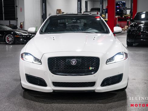 Used 2017 Jaguar XJ R RWD image 8