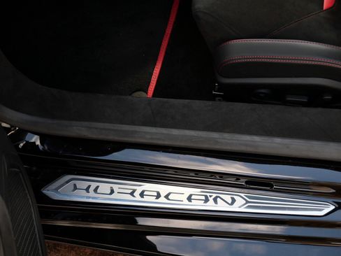 Used 2024 Lamborghini Huracan Tecnica image 19