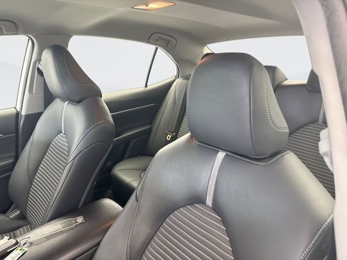 Used 2019 Toyota Camry SE FWD image 12
