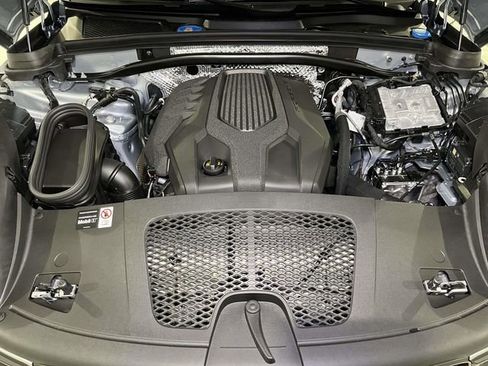 New 2026 Porsche Macan image 25