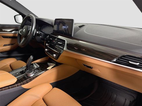 Certified 2022 BMW 540i xDrive w/ M Sport Package AWD/4WD image 29