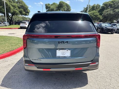 Used 2026 Kia Carnival SX w/ SX Dark Edition Package FWD image 4