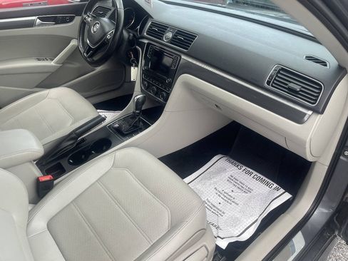 Used 2017 Volkswagen Passat 1.8T R-Line FWD image 23
