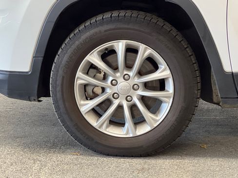 Used 2020 Jeep Cherokee Latitude w/ Cold Weather Group image 23