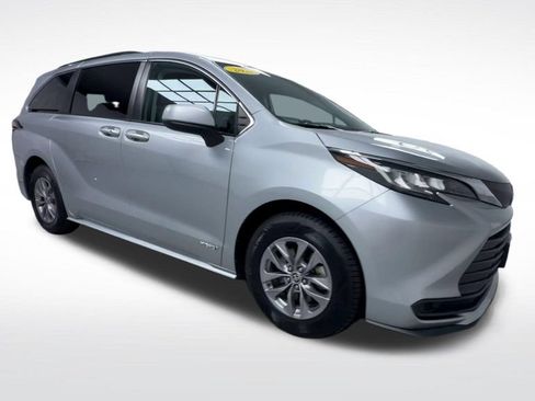 Certified 2021 Toyota Sienna LE AWD/4WD image 2