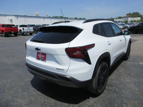 Certified 2025 Chevrolet Trax ACTIV w/ Driver Confidence Package FWD image 6