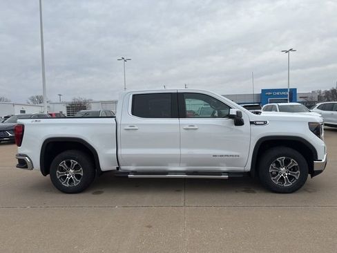 New 2026 GMC Sierra 1500 SLE AWD/4WD image 2