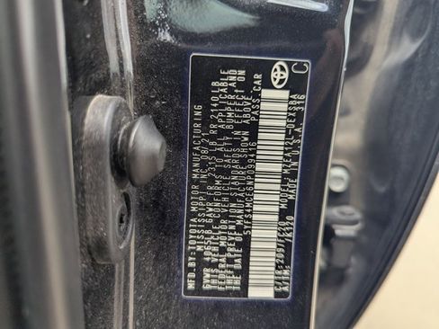 Used 2022 Toyota Corolla SE image 16