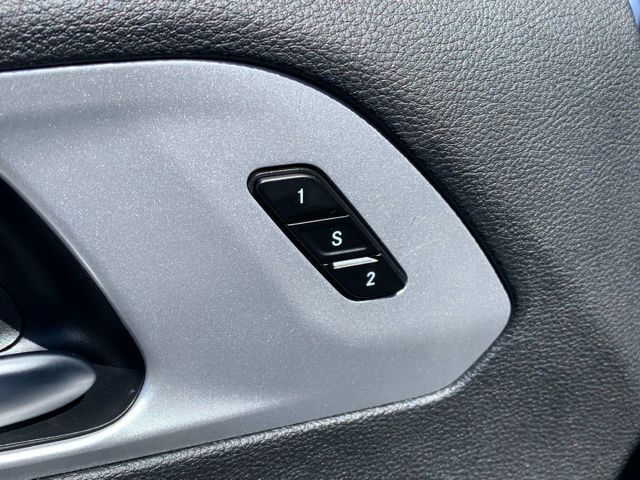 Used 2025 Chrysler Pacifica Limited FWD image 15