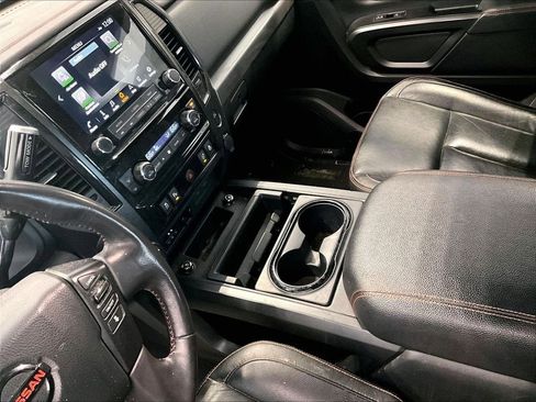 Used 2021 Nissan Titan PRO-4X w/ Pro-4x Convenience Package image 14
