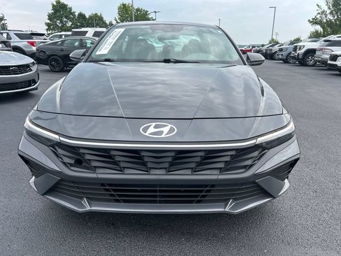 Used 2024 Hyundai Elantra SE FWD image 8