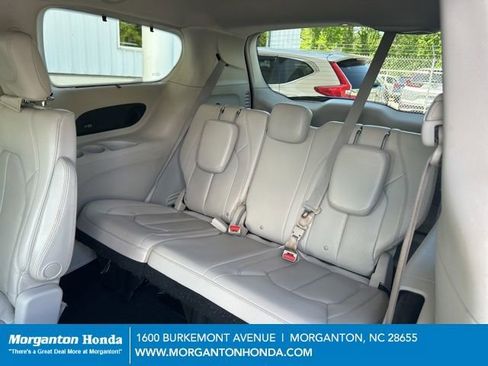 Used 2021 Chrysler Pacifica Touring-L w/ Uconnect Theater Family Group FWD image 28
