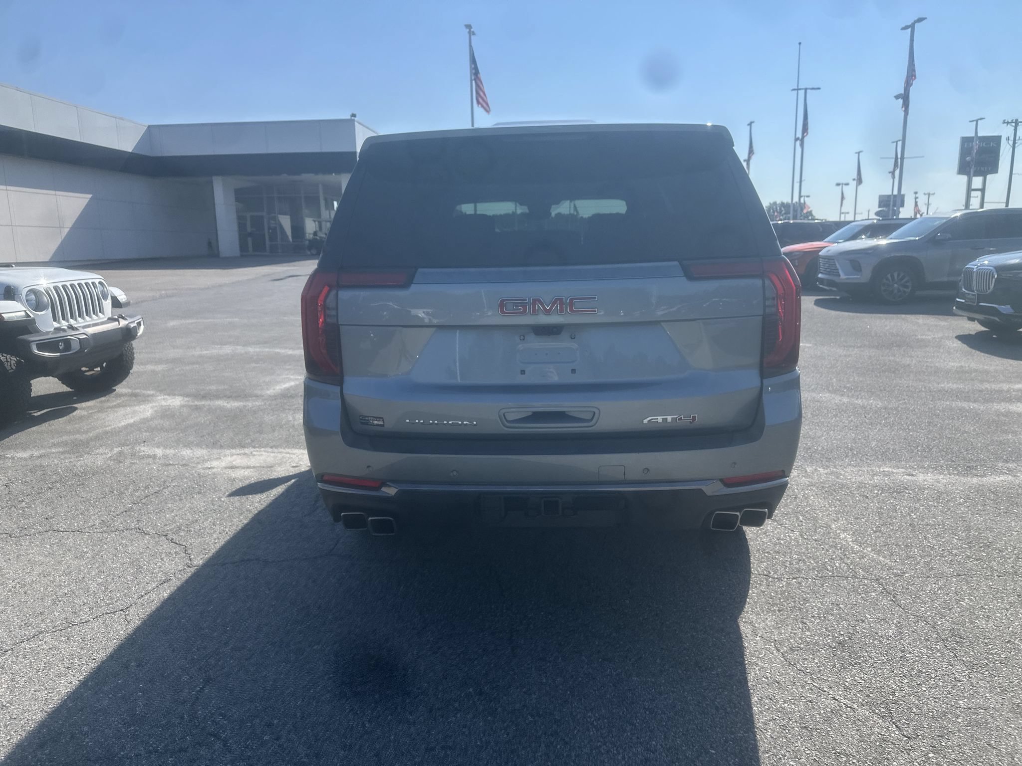 Used 2025 GMC Yukon AT4 w/ AT4 Premium Plus Package AWD/4WD image 4
