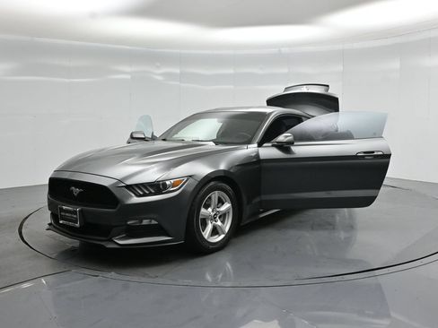 Certified 2017 Ford Mustang Coupe RWD image 26