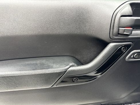 Used 2016 Jeep Wrangler Unlimited Sahara image 33