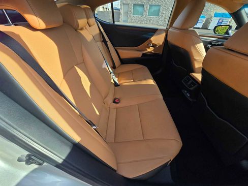 Used 2025 Lexus ES 350 w/ Premium Package image 14