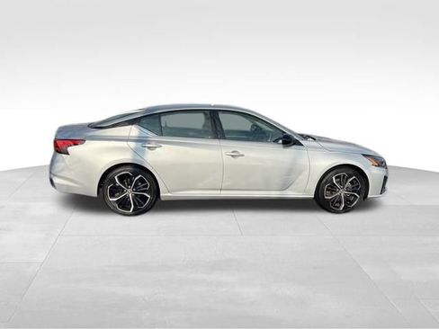 Used 2024 Nissan Altima 2.5 SR image 8