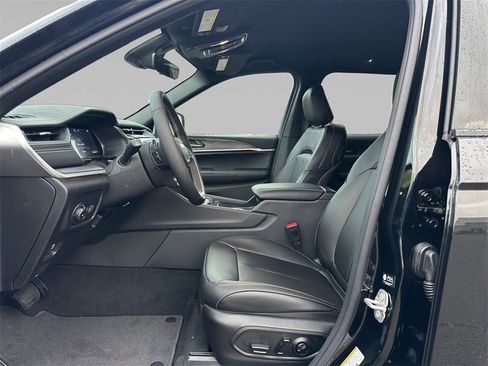 New 2025 Jeep Grand Cherokee Limited w/ Trailer Tow Package image 11