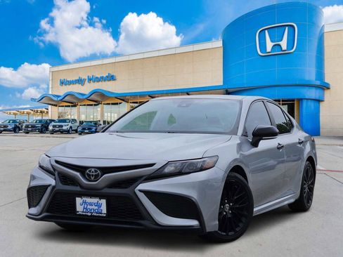 Used 2022 Toyota Camry SE w/ Carpet Mat Package (TMS) FWD image 1