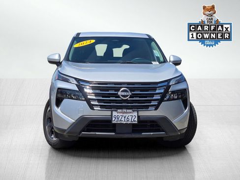 Used 2024 Nissan Rogue SV FWD image 2