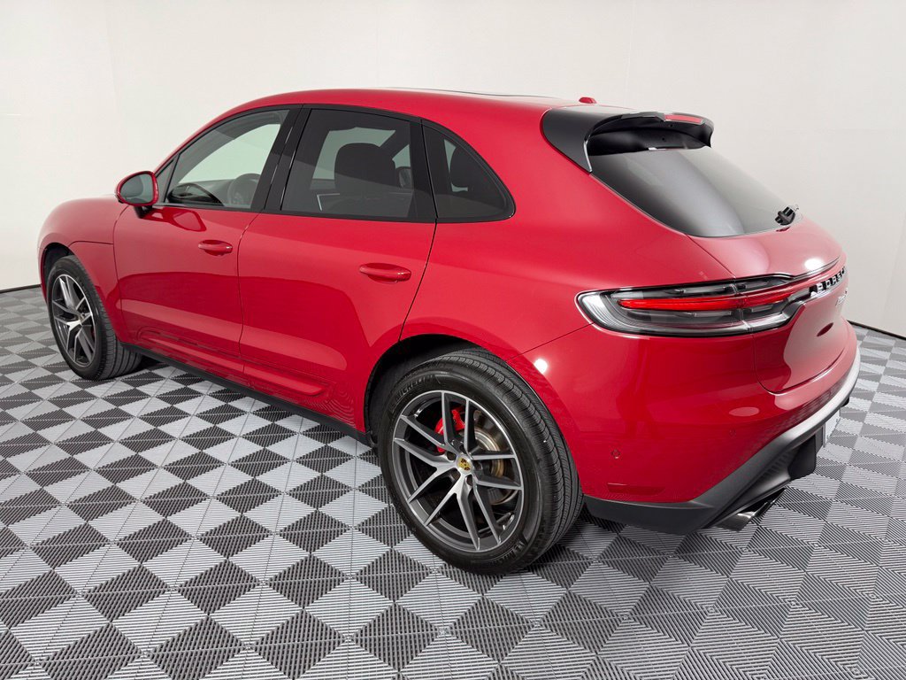 Certified 2024 Porsche Macan S AWD/4WD image 3