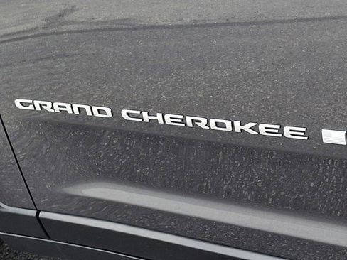 Certified 2025 Jeep Grand Cherokee L Laredo AWD/4WD image 35