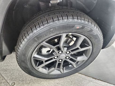 New 2025 Jeep Grand Cherokee Limited image 35