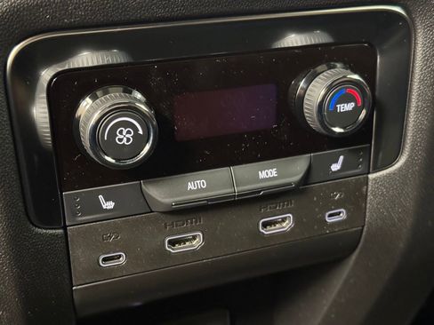 New 2026 Chevrolet Suburban High Country image 21