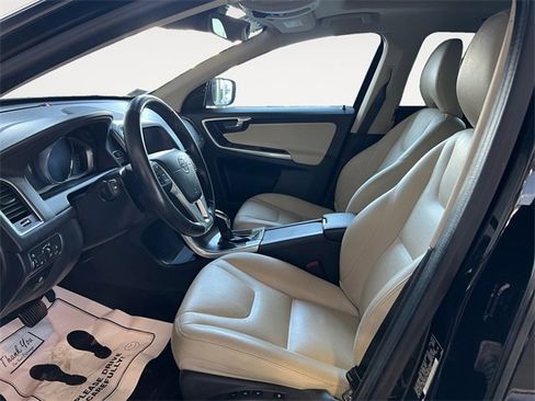 Used 2016 Volvo XC60 T5 Platinum w/ Climate Package image 7