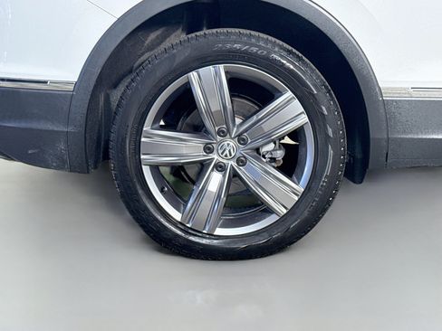Used 2021 Volkswagen Tiguan SEL FWD image 33