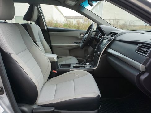Used 2016 Toyota Camry SE image 10