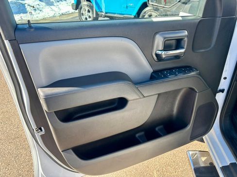 Used 2018 Chevrolet Silverado 1500 Custom w/ Custom Value Package image 9