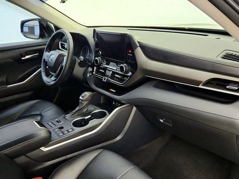 Used 2023 Toyota Highlander AWD image 24