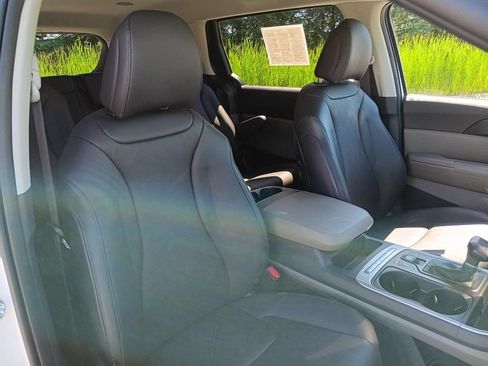 Used 2026 Kia Carnival FWD image 16
