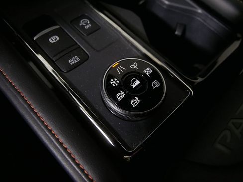 Used 2024 Nissan Pathfinder Rock Creek image 24