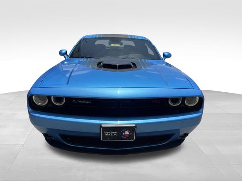Used 2015 Dodge Challenger R/T RWD image 2