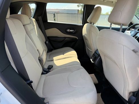Used 2016 Jeep Cherokee Latitude w/ Comfort/Convenience Group AWD/4WD image 20
