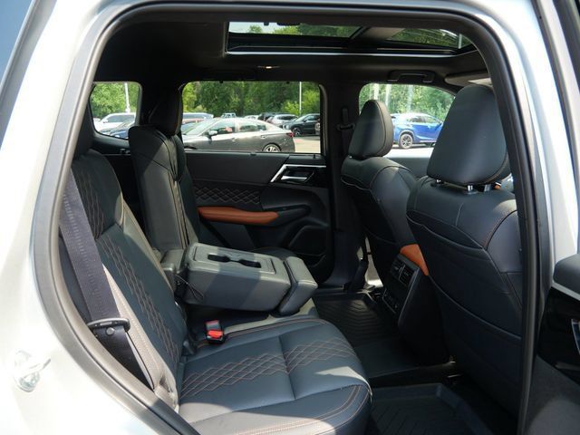 Used 2025 Mitsubishi Outlander SEL AWD/4WD image 9