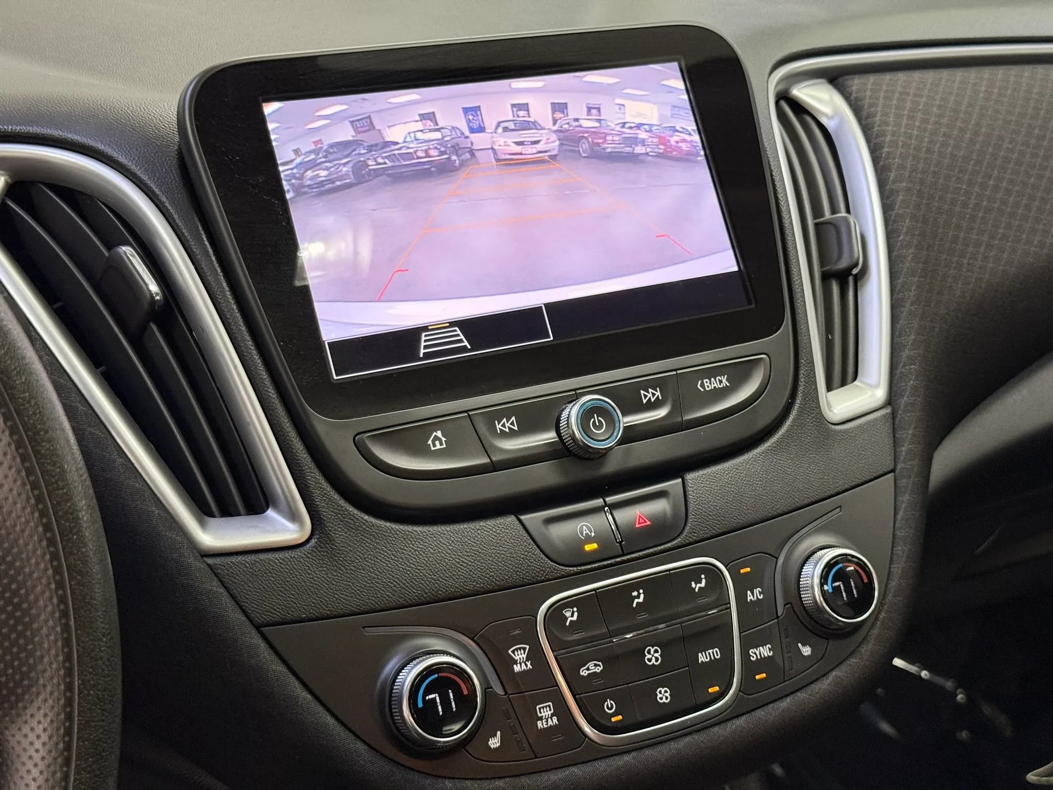 Used 2022 Chevrolet Malibu LT FWD image 21