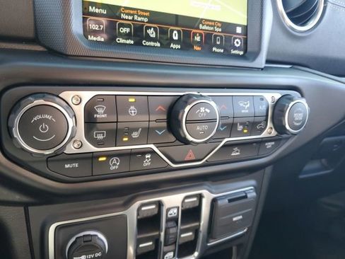 Used 2022 Jeep Wrangler Unlimited Sahara w/ Cold Weather Group AWD/4WD image 30