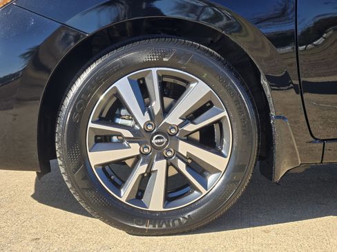 New 2025 Nissan Versa SV image 11