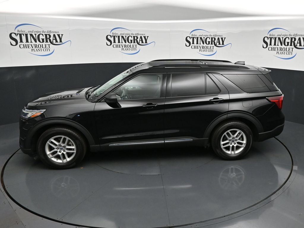 Used 2025 Ford Explorer Active RWD image 30