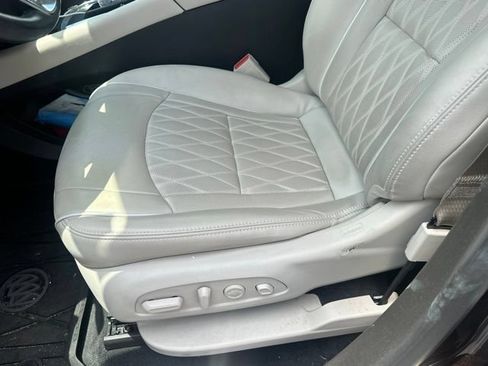 Used 2023 Buick Enclave Avenir FWD image 33