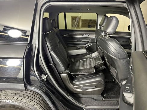 Used 2022 Jeep Grand Cherokee L Limited image 38