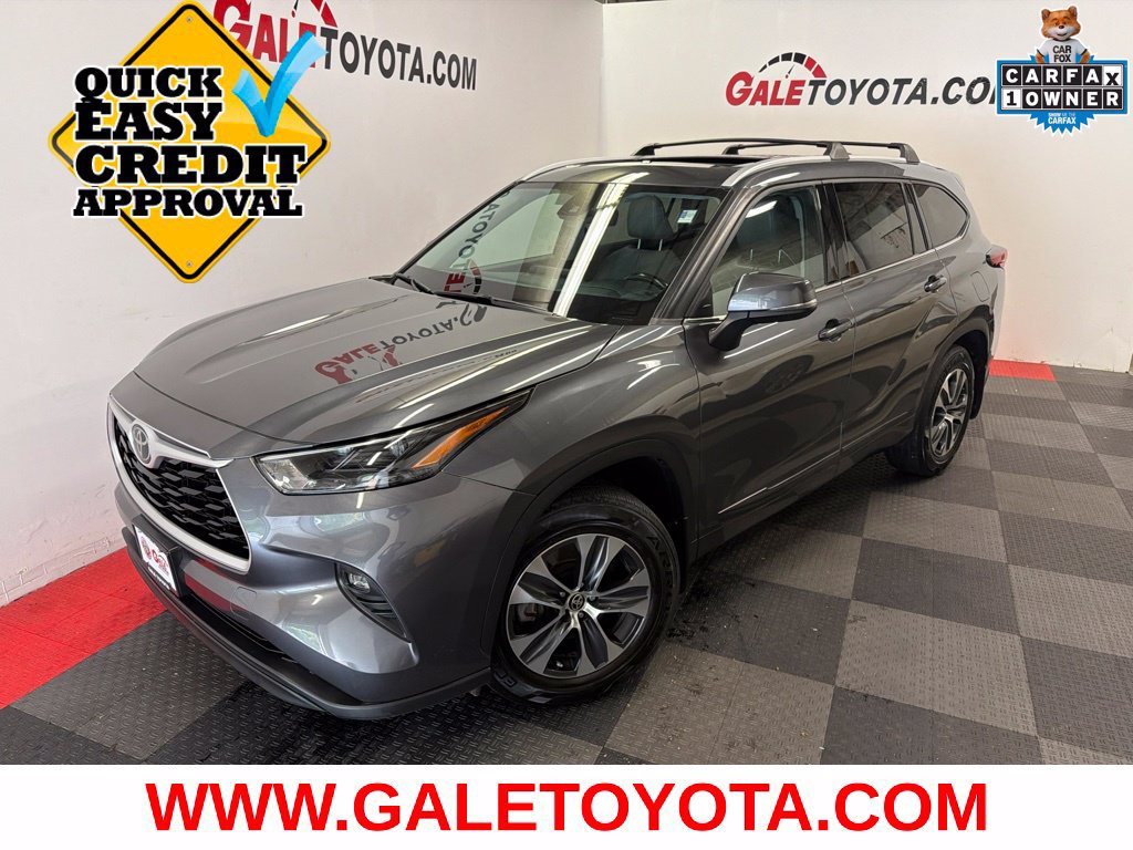 Used 2022 Toyota Highlander XLE AWD/4WD image 1