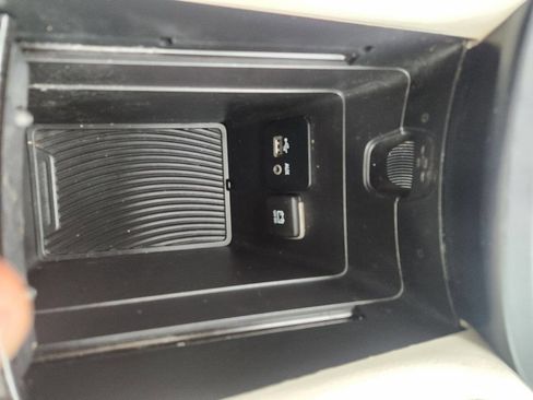 Used 2015 Chrysler 200 C w/ Navigation & Sound Group I image 21