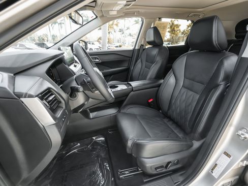 Used 2025 Nissan Rogue Platinum w/ Platinum Premium Package image 6