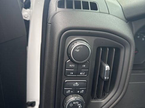 Used 2022 Chevrolet Silverado 1500 Custom image 19