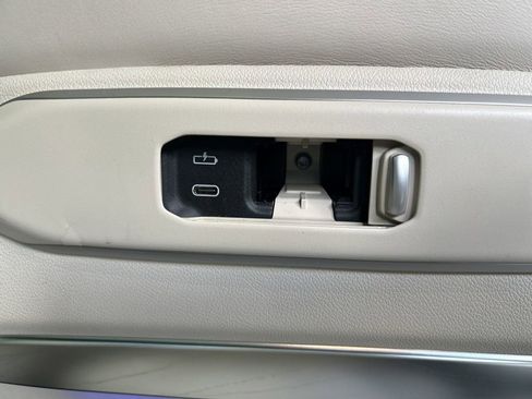 Used 2024 BMW X7 xDrive40i w/ Executive Package image 30