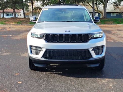 New 2025 Jeep Grand Cherokee Altitude image 35